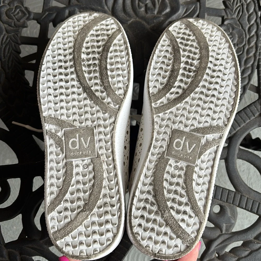 Dolce Vita White Roxane Perforated Sneakers with Bee Embellishments - Picture 8 of 8
